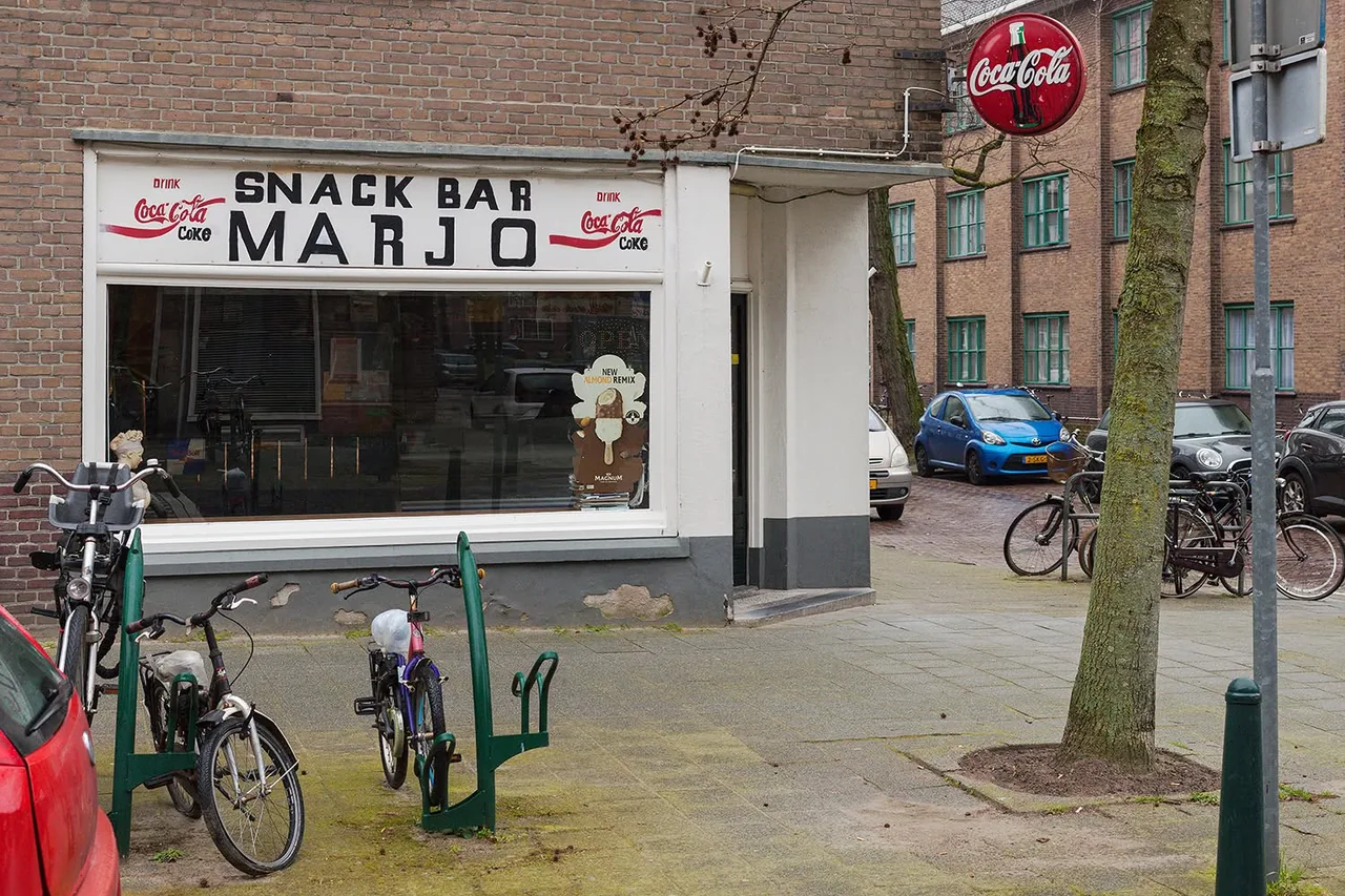 De hoek aan de Borgesiusstraat – Snackbar Marjo