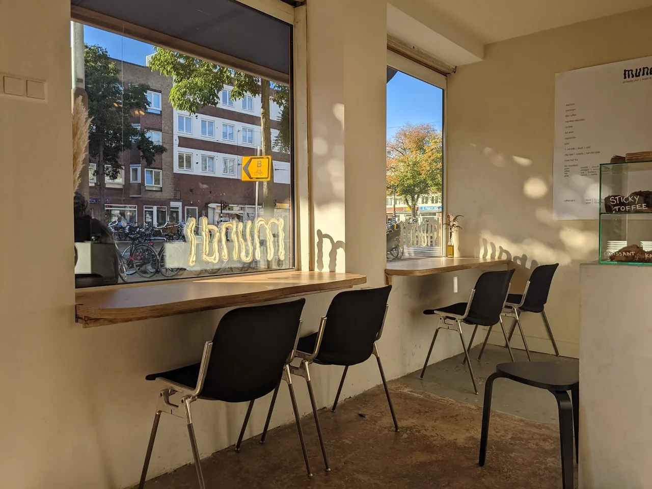 Zitplaatsen aan het raam – Mundi