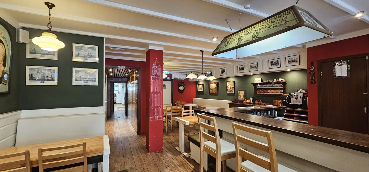 De achterzaal – Cafetaria Alberto