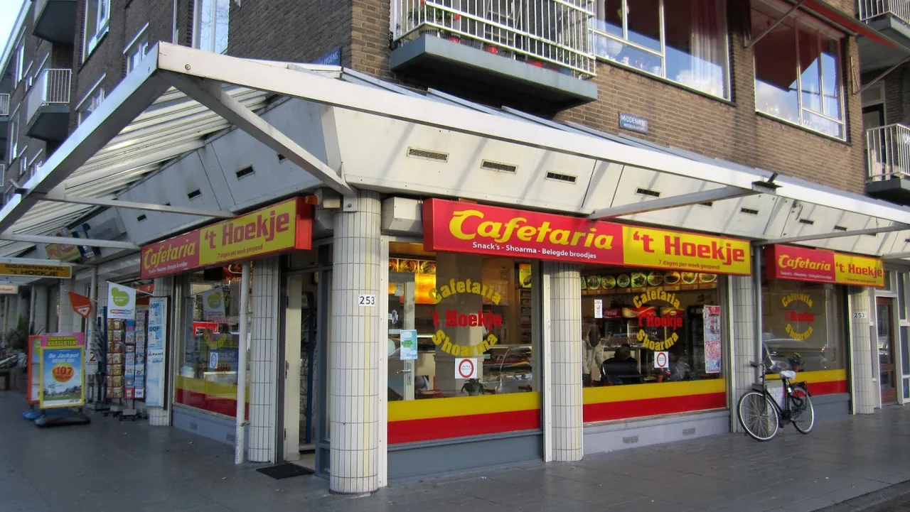 De hoek aan de Middenweg – Cafetaria 't Hoekje