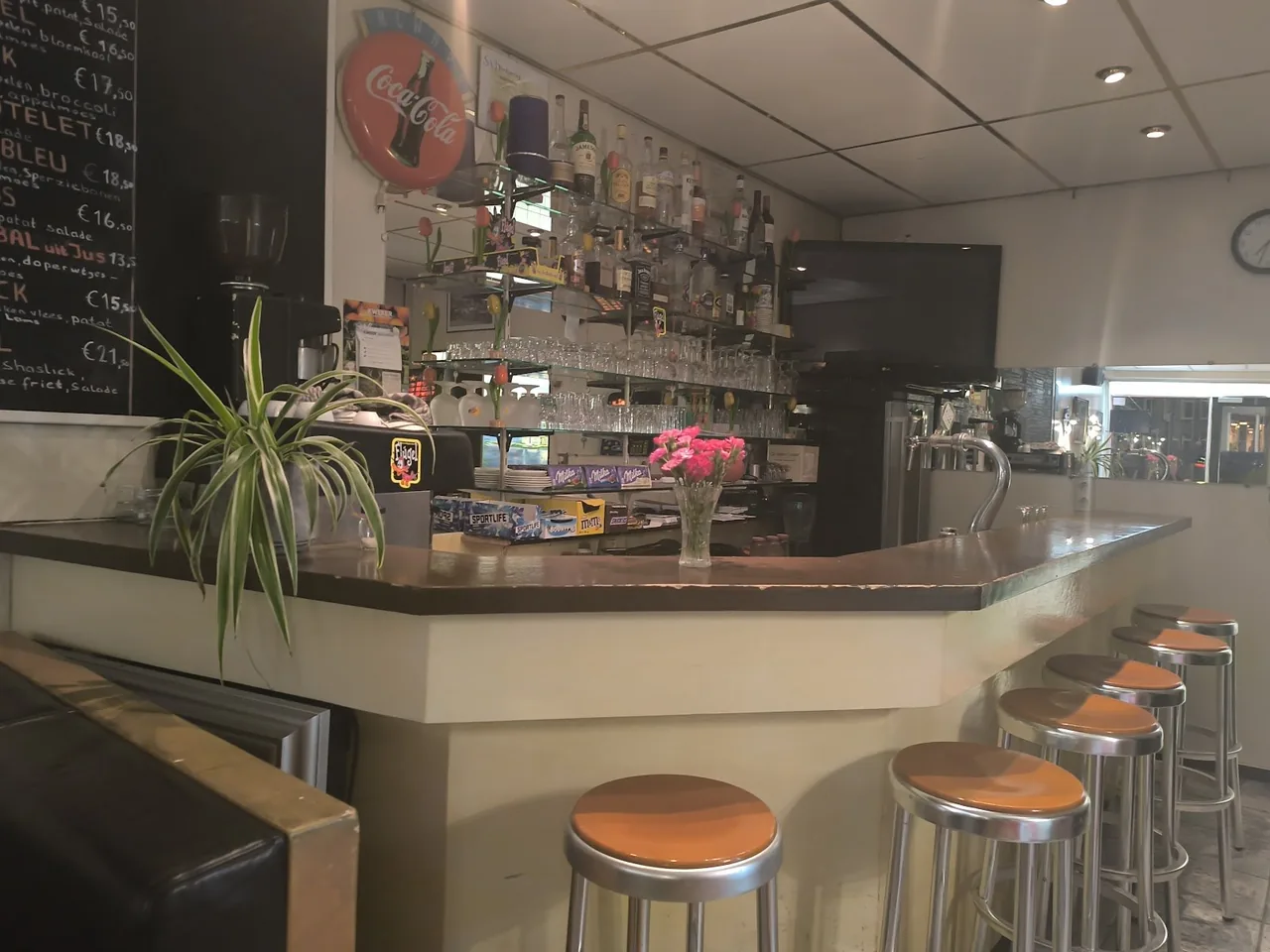 De bar – Cafetaria Grillroom Fame