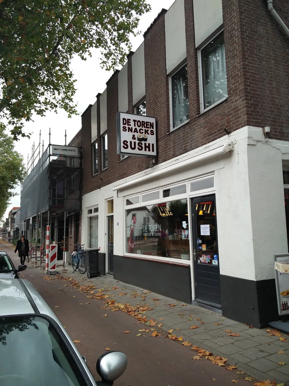 De gevel aan de Helvoirtseweg โ De Toren Snacks & Sushi