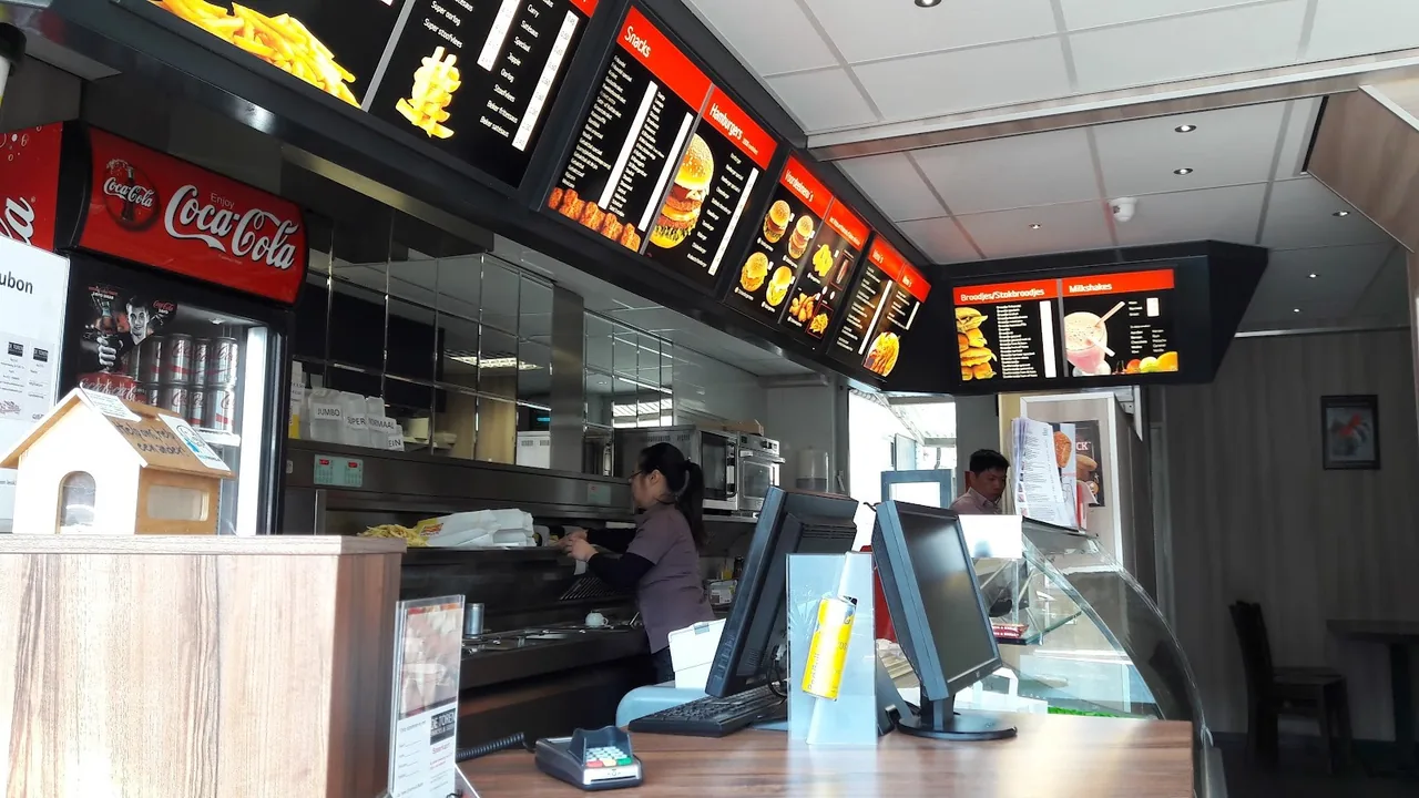 De toonbank โ De Toren Snacks & Sushi